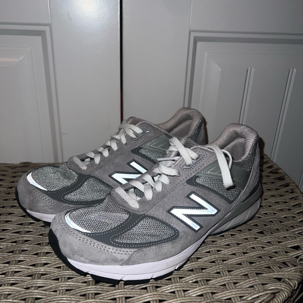 New Balance 990 v5 size 7.5 wide price very negotiable